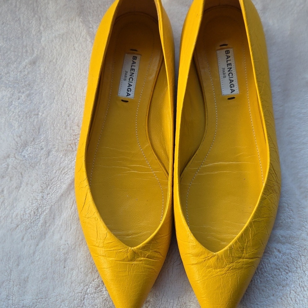Balenciaga Yellow Pointed Flats - Picture 2 of 4